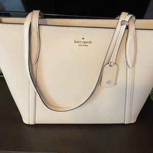 🔥NWT🔥large Kate Spade Cara tote in Tusk color.
